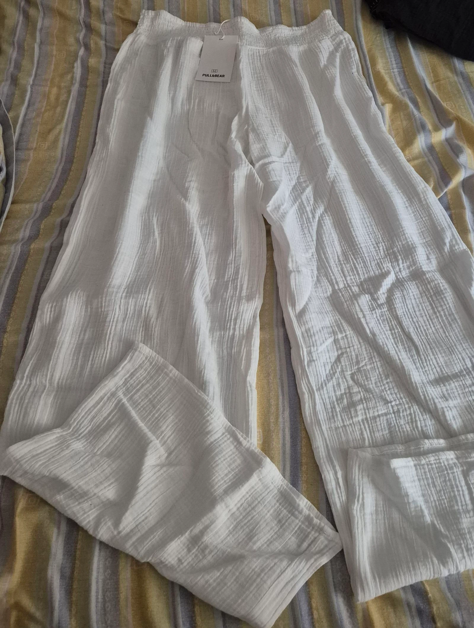 Pantalon ancho nuevo talla M pull&bear 